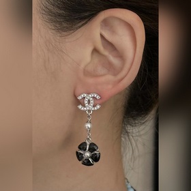 Золотая и серебристо-черная [Chanel C