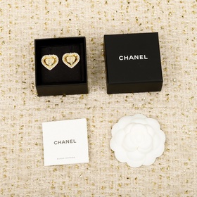 [CHANEL Серьги-гвоздики сердечком, инк