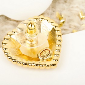 [CHANEL Серьги-гвоздики сердечком, инк