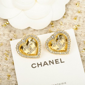[CHANEL Серьги-гвоздики сердечком, инк