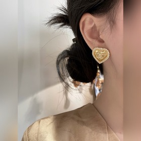 [CHANEL Серьги-гвоздики сердечком, инк
