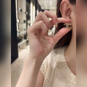 [CHANEL Звездочки с двойным «C» — серь