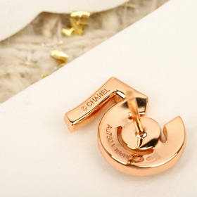 [Новые серьги Chanel N° 5] В рамках к