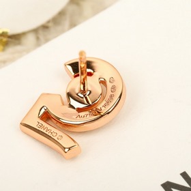 [Новые серьги Chanel N° 5] В рамках к