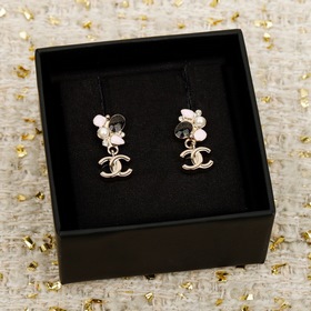 [Сережки-гвоздики CHANEL из эмали 25K]