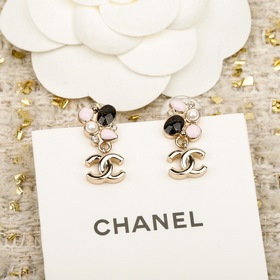 [Сережки-гвоздики CHANEL из эмали 25K]