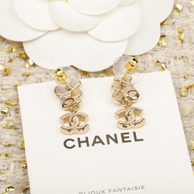 [Сережки-гвоздики CHANEL из эмали 25K]