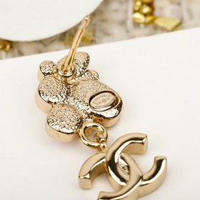 [Сережки-гвоздики CHANEL из эмали 25K]