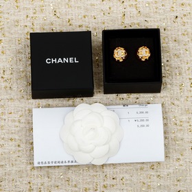 [CHANEL Серьги-гвоздики в форме полус