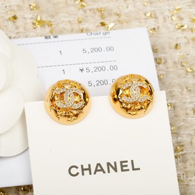 [CHANEL Серьги-гвоздики в форме полус