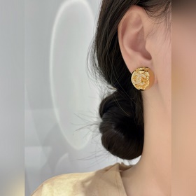 [CHANEL Серьги-гвоздики в форме полус