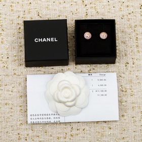 [CHANEL Сережки-гвоздики с пуговицами