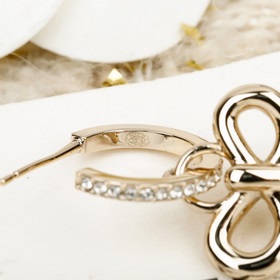 [CHANEL Серьги с двойным «C» и бантико