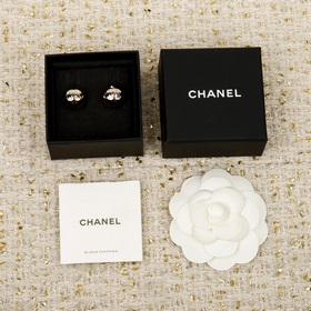 [Сережки-гвоздики Chanel CHANEL с мета