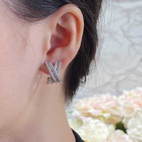YC0159 2 5 Серьги Chanel с перекрещива