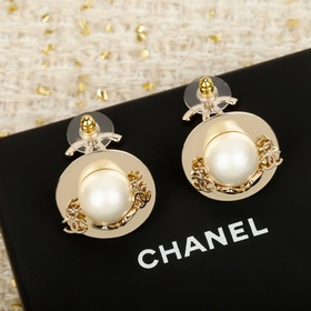 [Серьги-пуссеты «Роботы» от CHANEL] Н