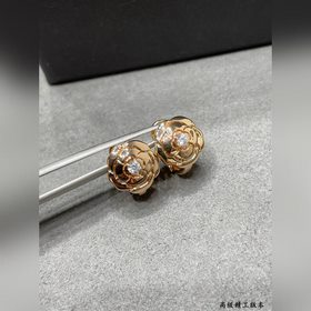 CH008 — серьги-гвоздики Chanel с изобр