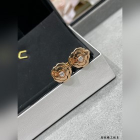 CH008 — серьги-гвоздики Chanel с изобр