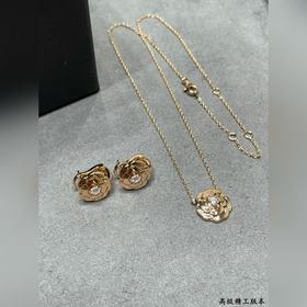 CH008 — серьги-гвоздики Chanel с изобр