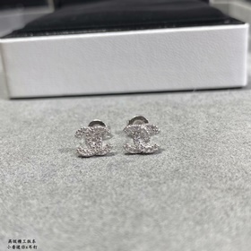 CH0099 2 5 Мини-сережки Chanel «Little