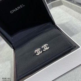 CH0099 2 5 Мини-сережки Chanel «Little