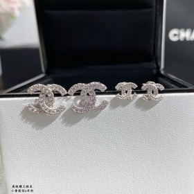 CH0099 2 5 Мини-сережки Chanel «Little