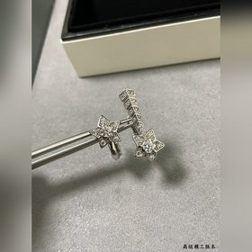 CH006 Серьги Chanel AB Comet： одно укр
