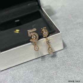 CH005 Серьги-гвоздики Chanel с цифрой 