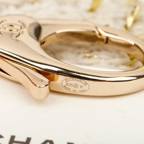 250454  [CHANEL Брелок-застежка для