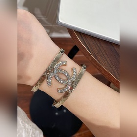 250017 Браслет Chanel с 25 бриллиантам