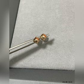 AA025 — серьги-гвоздики Hermès с одной