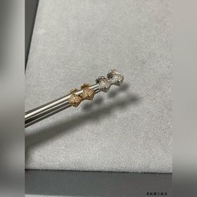 A0024 Серьги-гвоздики Hermès с одной з