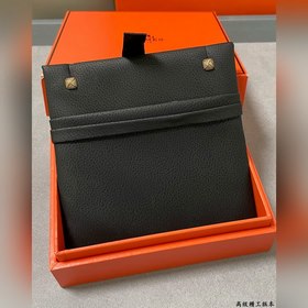 A0024 Серьги-гвоздики Hermès с одной з