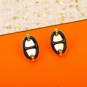 [Серьги-гвоздики «Свиной нос»] с толст