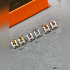 AA0021 — точная копия： серьги-гвоздики