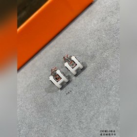 AA0021V из золота (белого цвета), точн