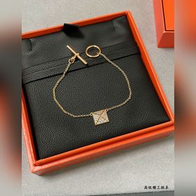 Браслет a108 от Hermès с одной заклепк