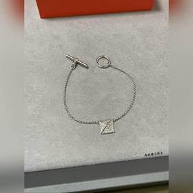 Браслет a108 от Hermès с одной заклепк