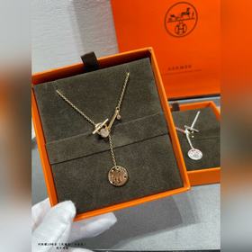 Ожерелье Hermès с мотивными подвесками