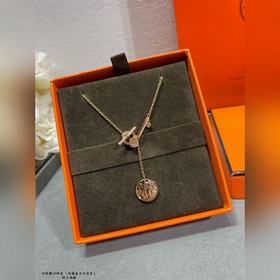 Ожерелье Hermès с мотивными подвесками