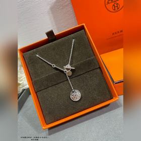 Ожерелье Hermès с мотивными подвесками