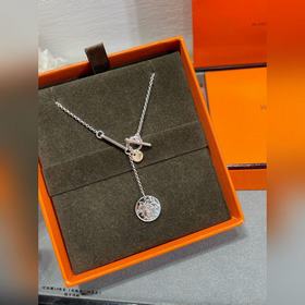 Ожерелье Hermès с мотивными подвесками