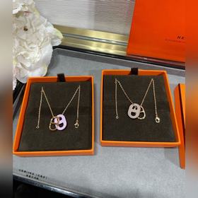 Ожерелье «Свиной нос» от Hermès из роз