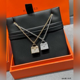 a015 Оригинальный кулон виде застежки 
