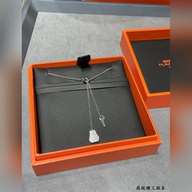 Ожерелье с застежкой-ключом от Hermès,