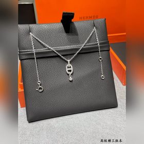 Ожерелье Hermès с бриллиантами в форме