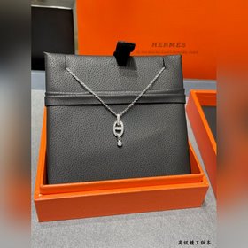 Ожерелье Hermès с бриллиантами в форме