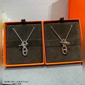 Серебряное колье Hermès с подвеской ви