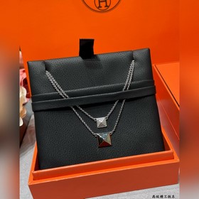 a023 Двухслойное ожерелье Hermès с зак