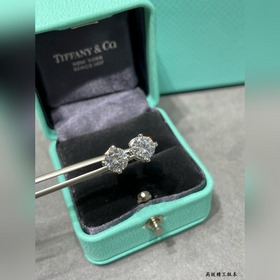 В комплекте с оригинальными наушниками
